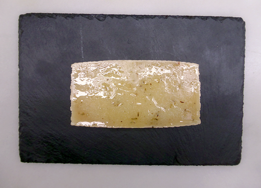 Queso de oveja curado con hierbas